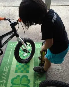 車楽屋輪店（しゃらくやりんてん） | ヨツバサイクルから子供